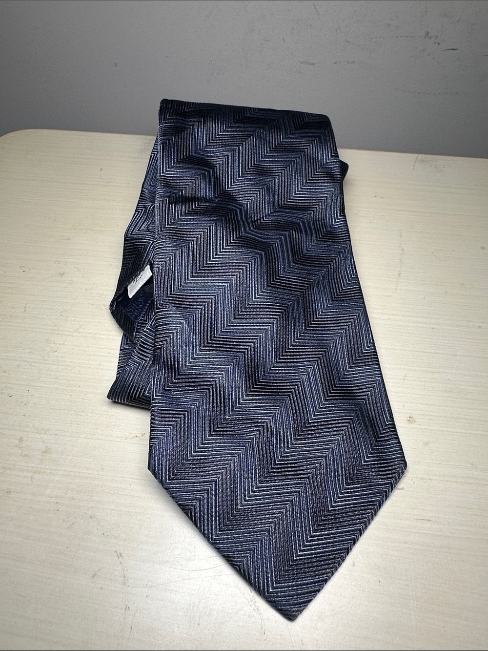 Pronto Uomo Made in Italy silk Classic Chevron Pattern Men’s Tie in Navy Blue